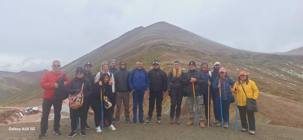 Palcoyo Rainbow Mountain in Group 20 paxs Full day